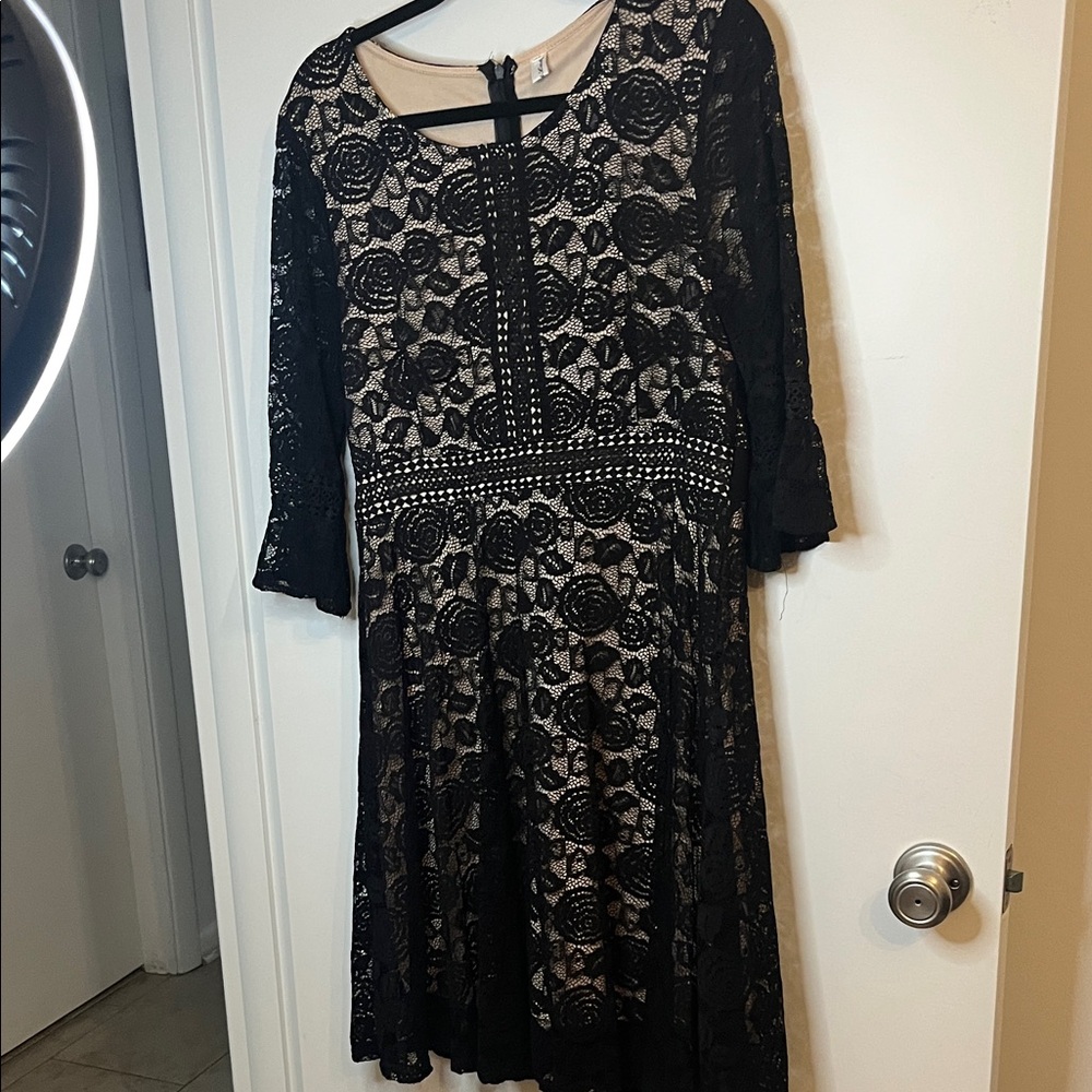 Chic Black Lace Dress